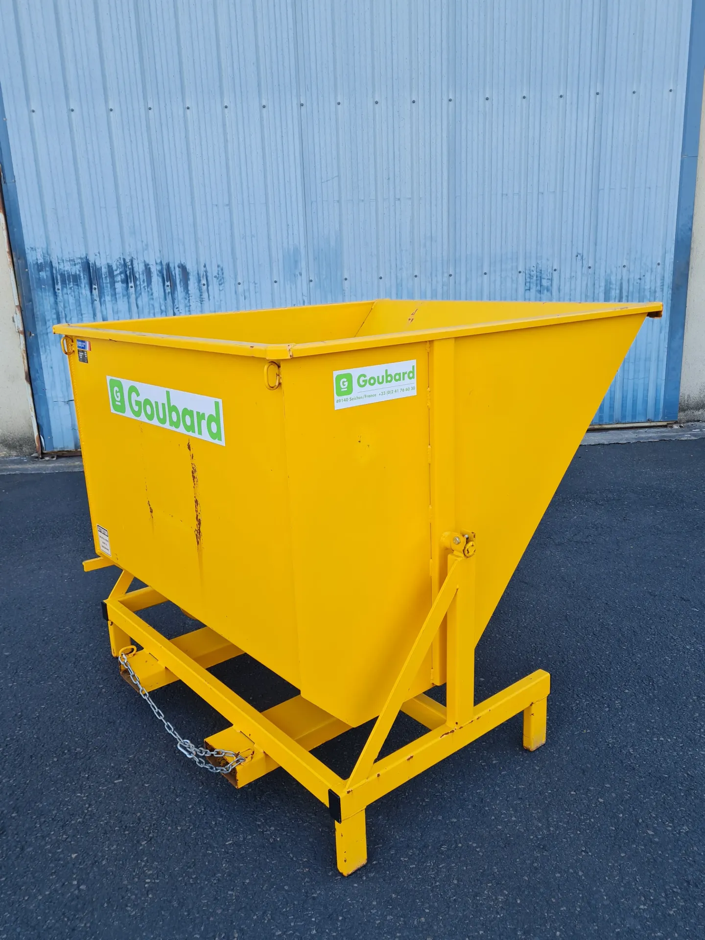 GIO - Benne basculante Essentiel 1140L -Socle