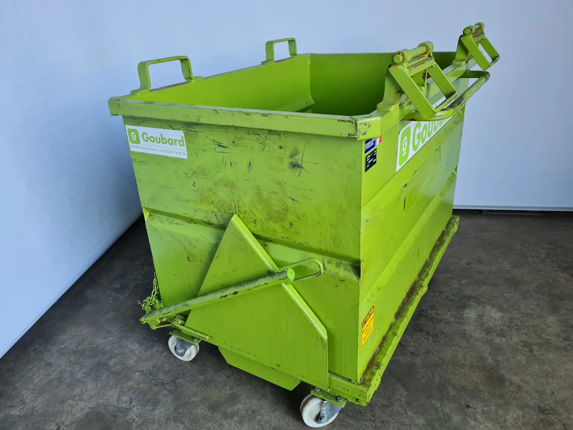 FAP - Benne à fond ouvrant 830 L sur roues